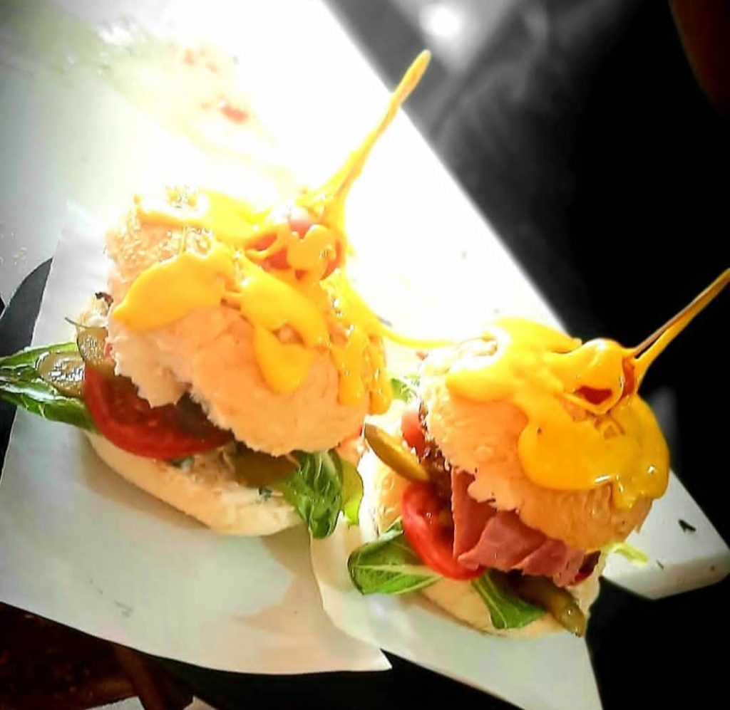 مجتمع پذیرایی اقامتی تفریحی مهرونور در میاندوآب