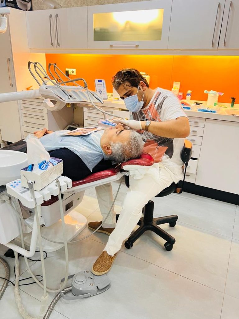 مطب دندانپزشکی دکتر کیهان احمدی در منتظری ماهشهر