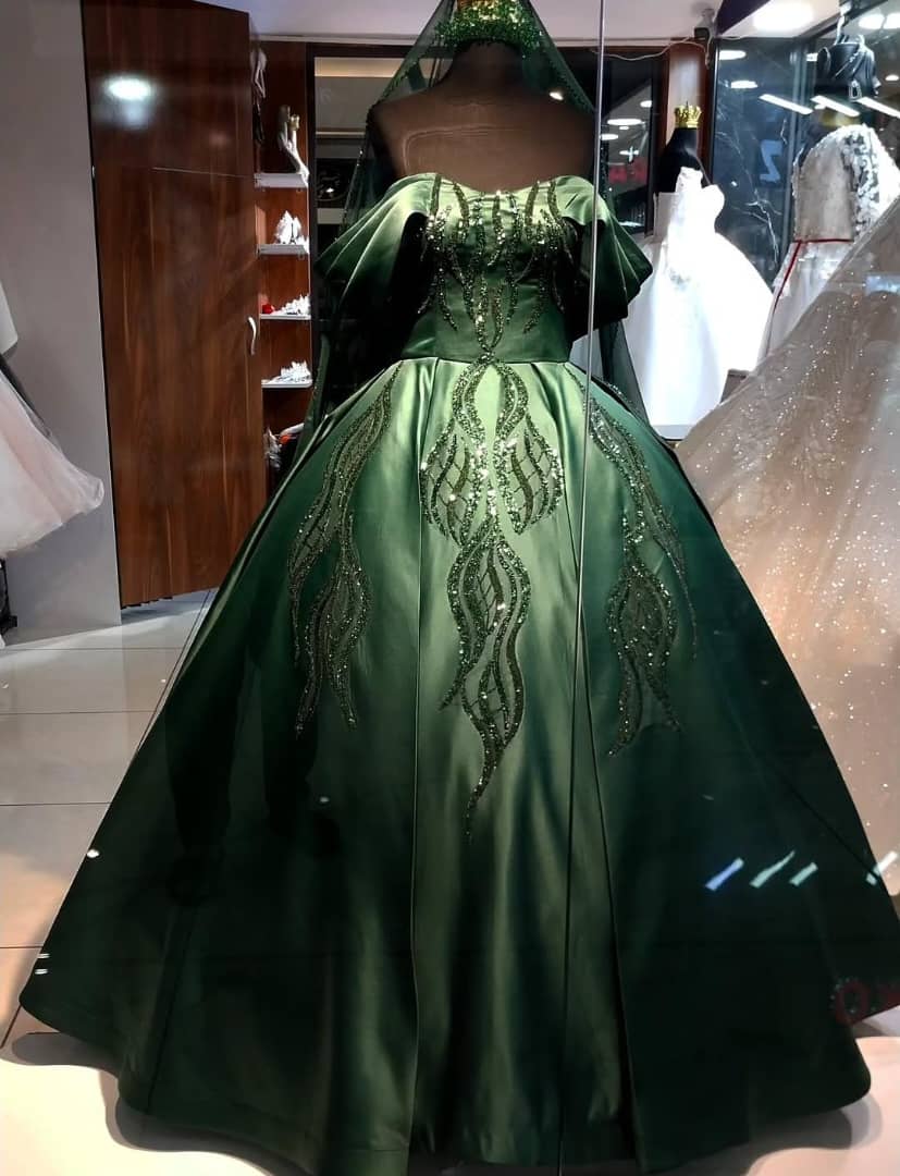 مزون لباس عقد و عروس فلورا در خوی