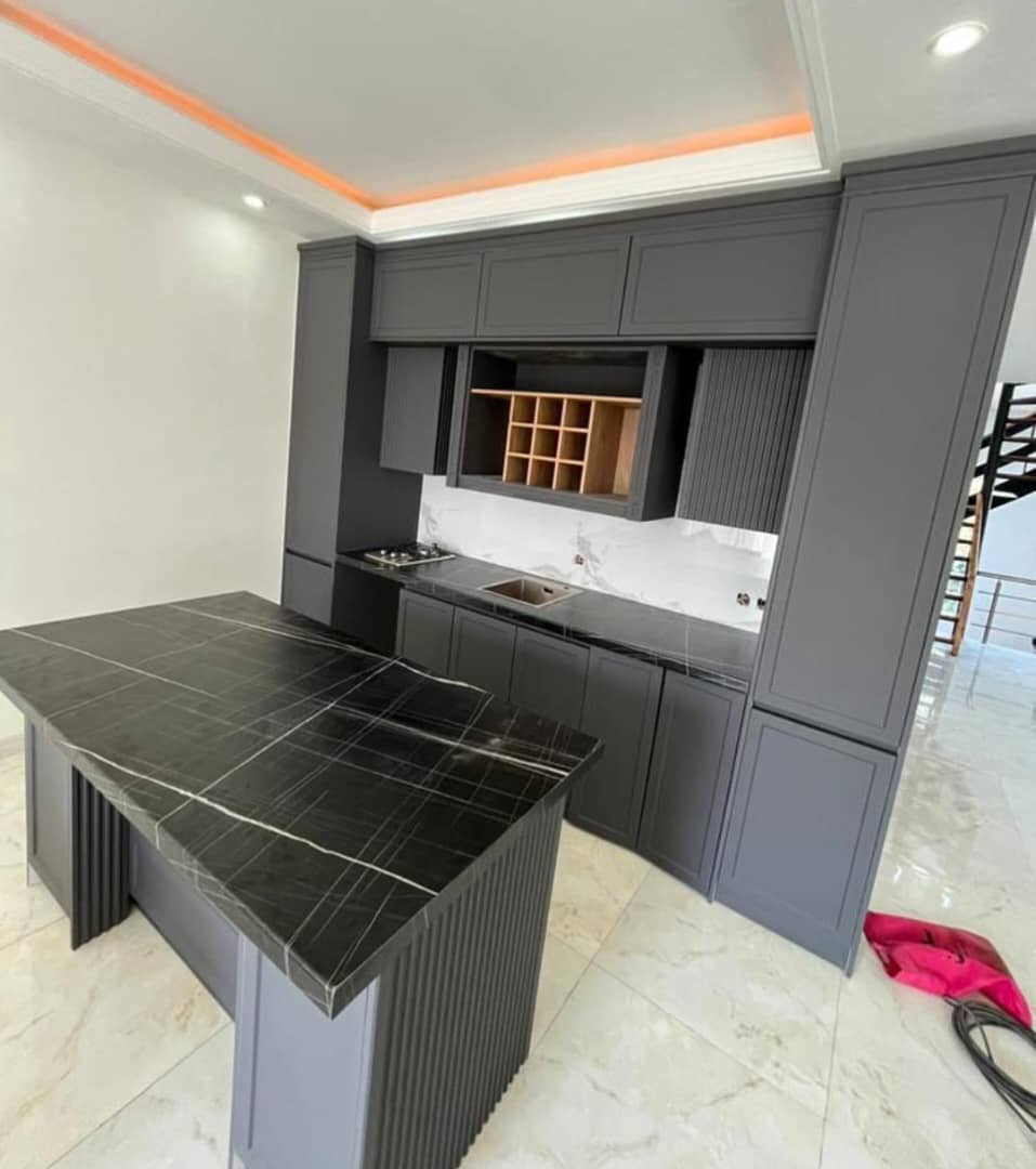 تولید کابینت و کمد دیواری هنر و چوب در نوشهر