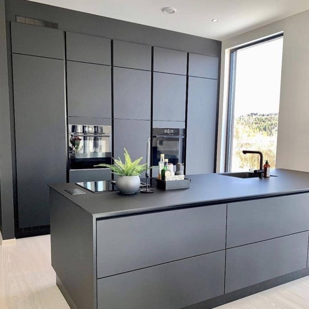 تولید کابینت و کمد دیواری هنر و چوب در نوشهر