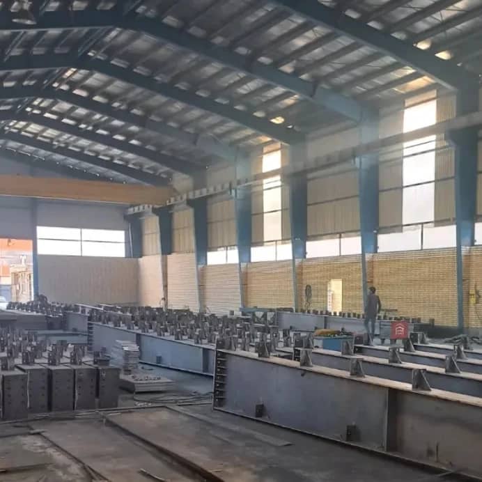 سوله سازی اهرام سوله سپاهان ساخت و نصب استراکچر فلزی در یزد