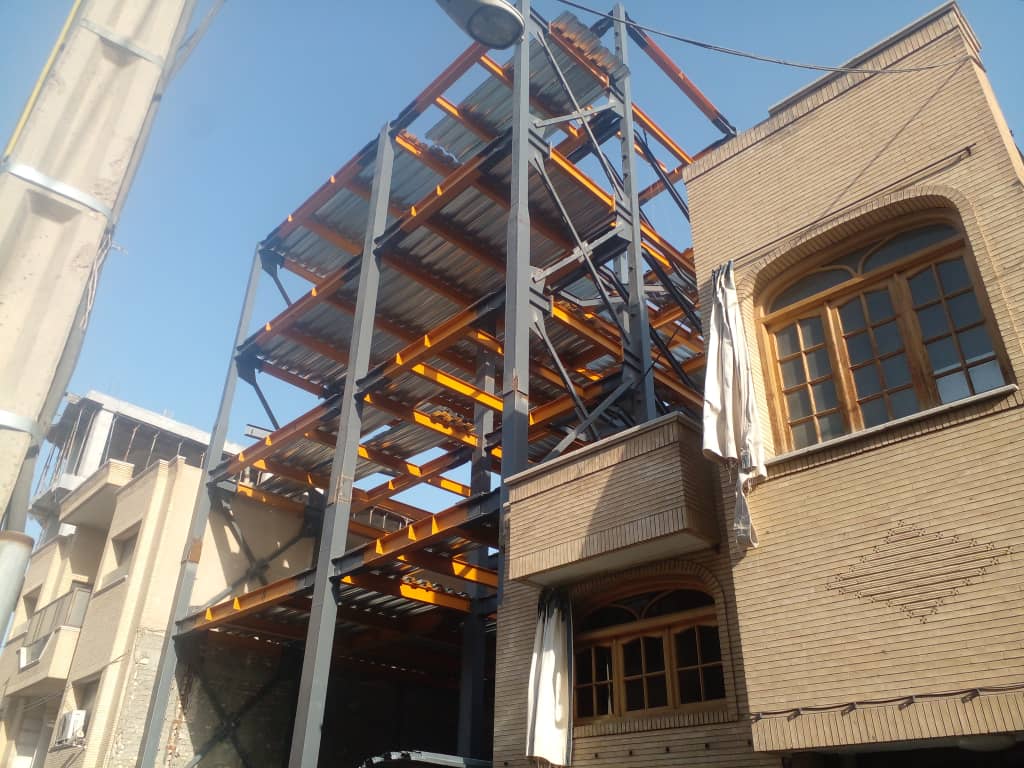 سوله سازی اهرام سوله سپاهان ساخت و نصب استراکچر فلزی در قم