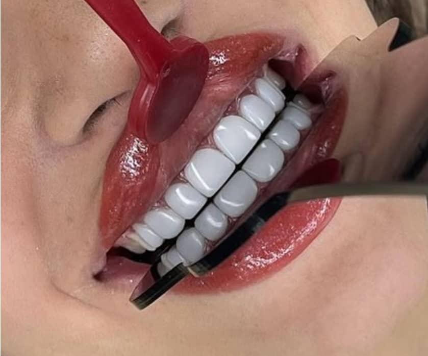 کلینیک شبانه روزی دندانپزشکی دکتر صفری در خرم آباد