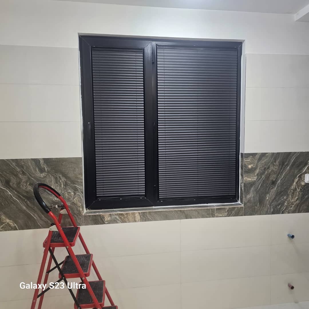 تولید و مونتاژ پرده پلیسه آونگ در مهاباد