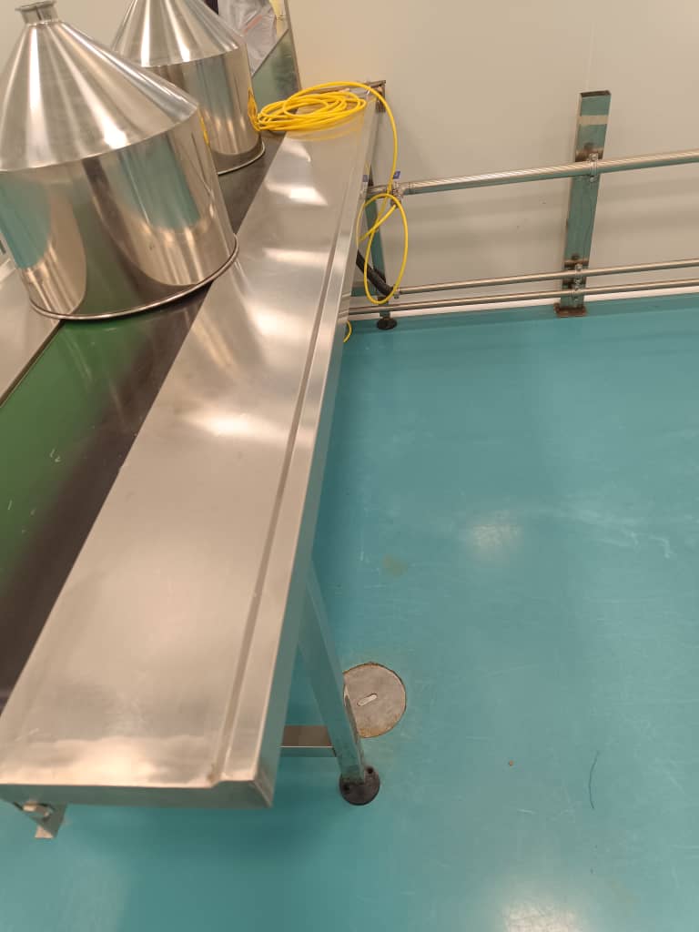 اجرای کفپوش اپوکسی صنعتی آنتی استاتیک آنتی باکتریال زارع در شیراز