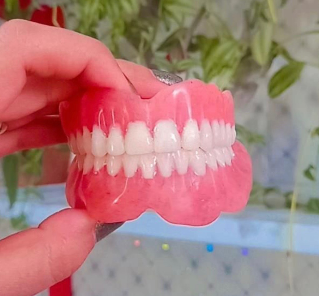 ساخت پروتزهای دندان مصنوعی متحرک و پارسیل یاور شایان در ارومیه