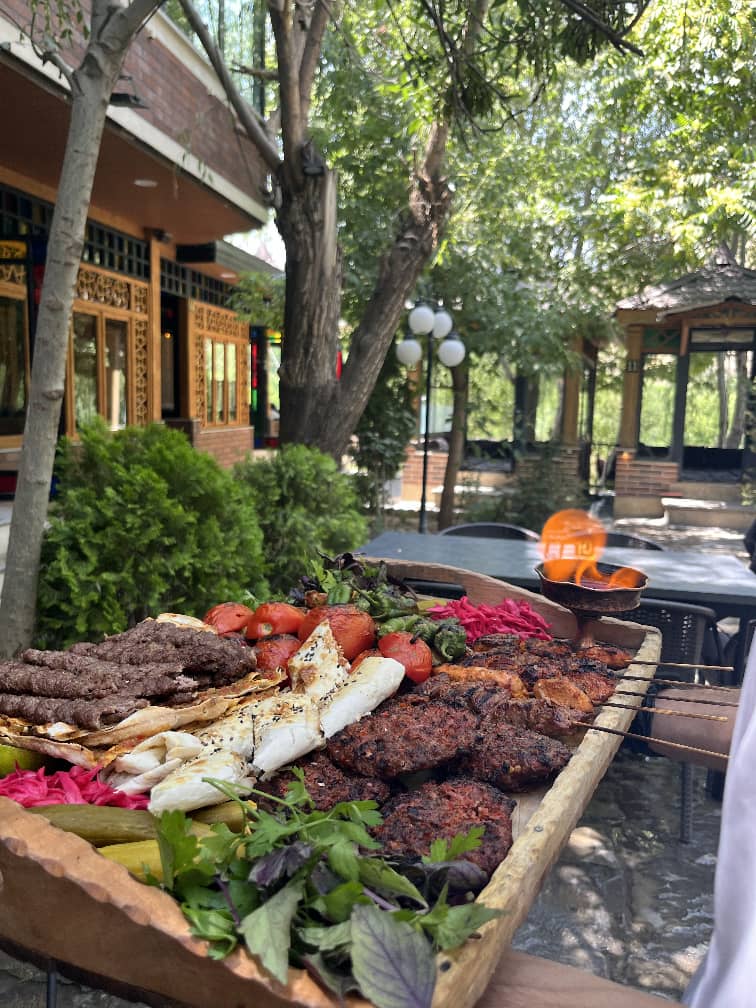 کافه رستوران اورانوس در تفرجگاه بند ارومیه