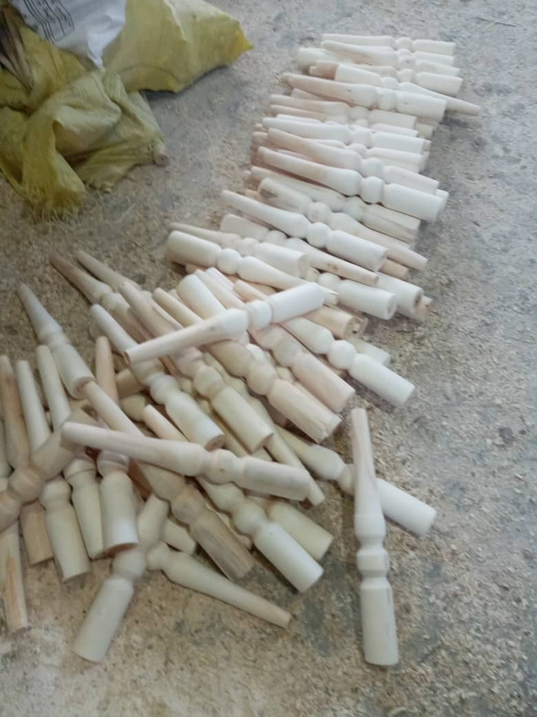 تولید و پخش پایه میز مخروطی دسته تیشه کلنگ زاهد چوب در نجف آباد