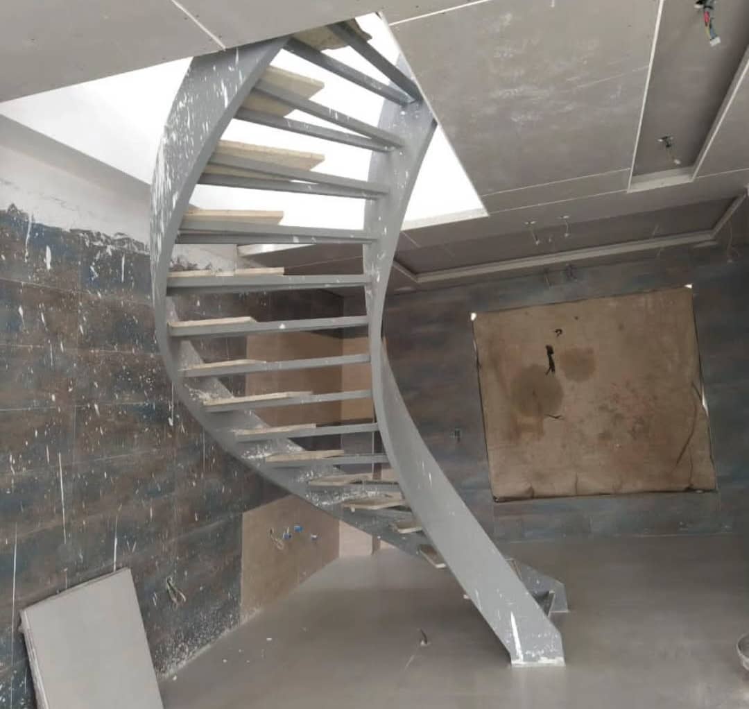 پله پیچ فلزی برادران لطفی در شهریار