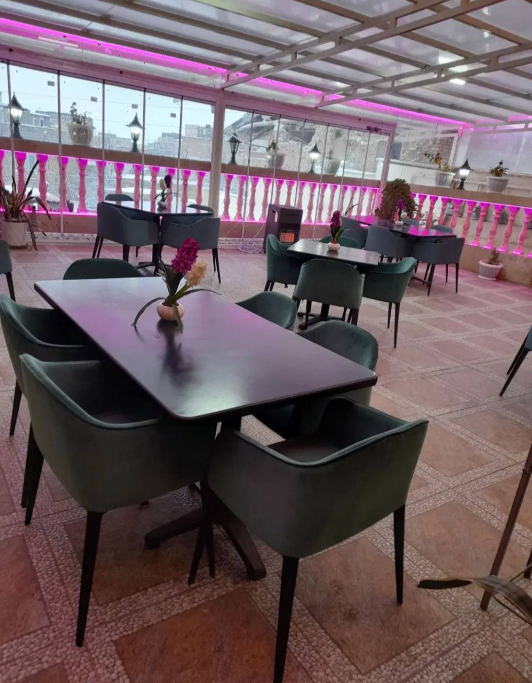 کافه رستوران ائللر به مدیریت علی صفرزاده در مشگین شهر