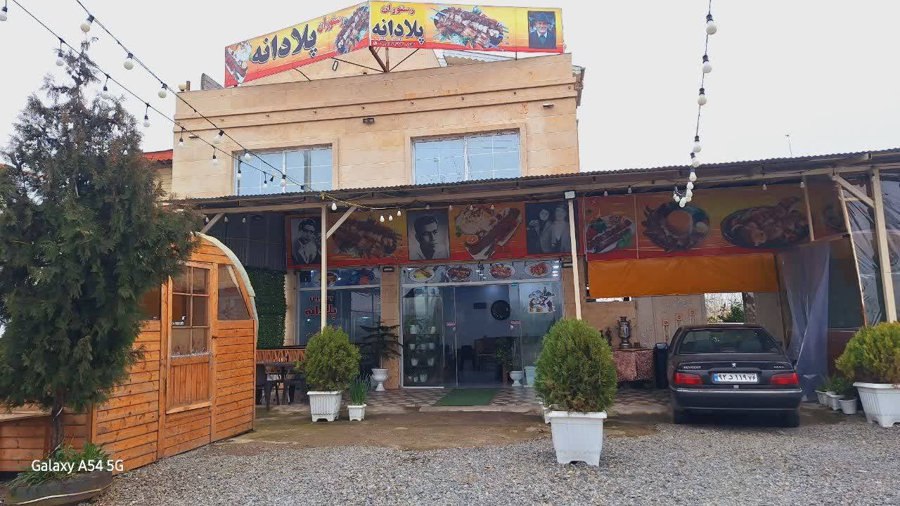 رستوران بیرون بر پلادانه در جاده چاف رودبنه