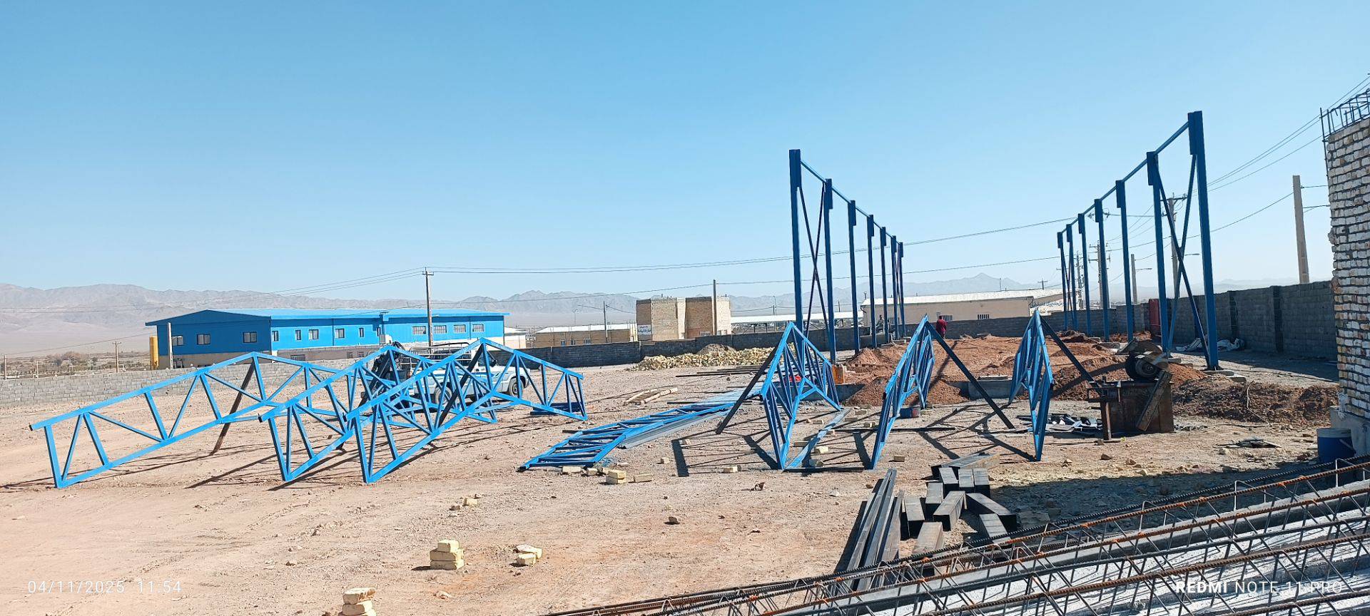 جوشکاری سقف شیروانی و در و پنجره فلزی حدادزاده در بهاباد