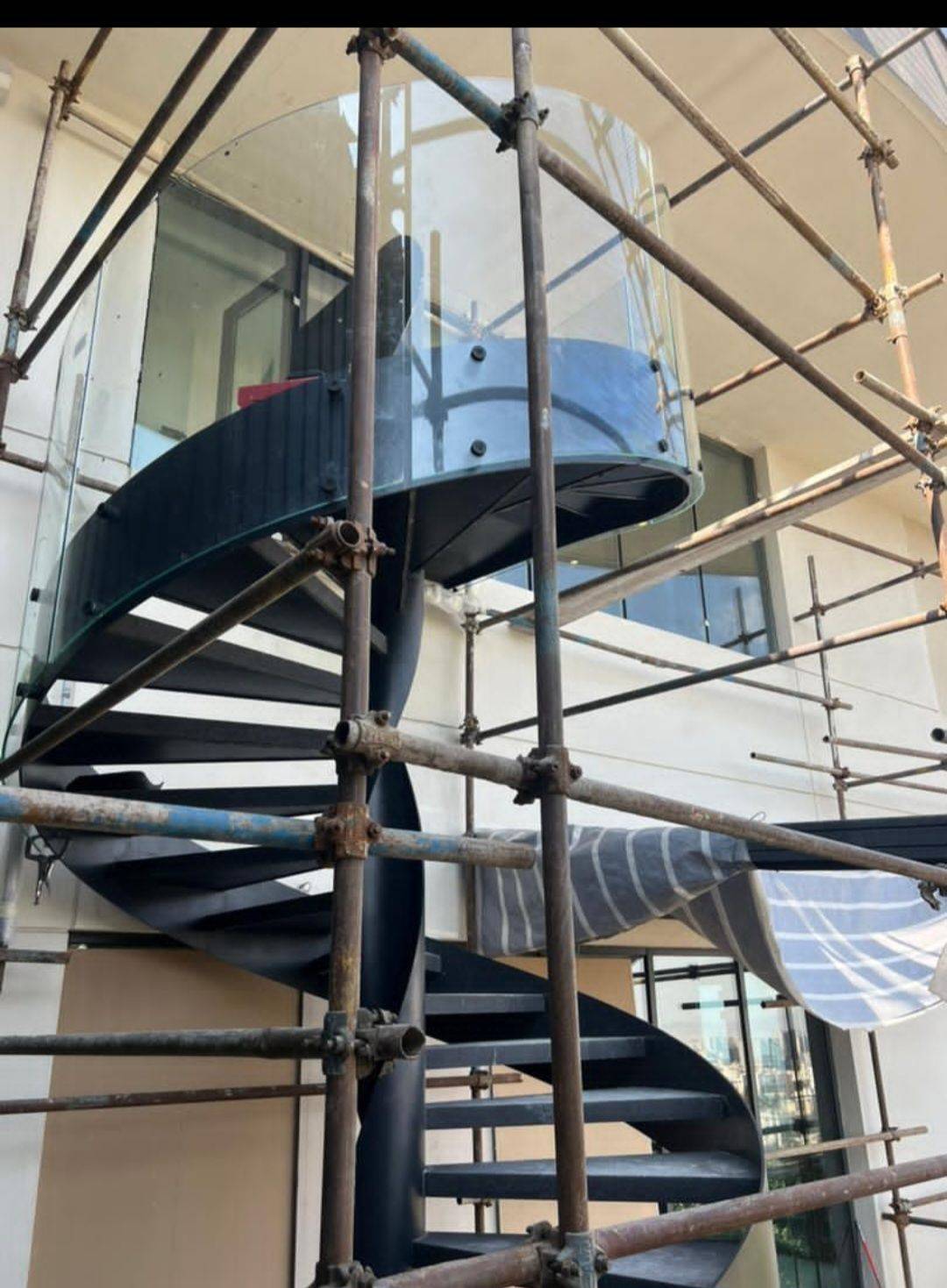 تولید و فروش شیشه سکوریت و سنتی خم کفایی در کرج