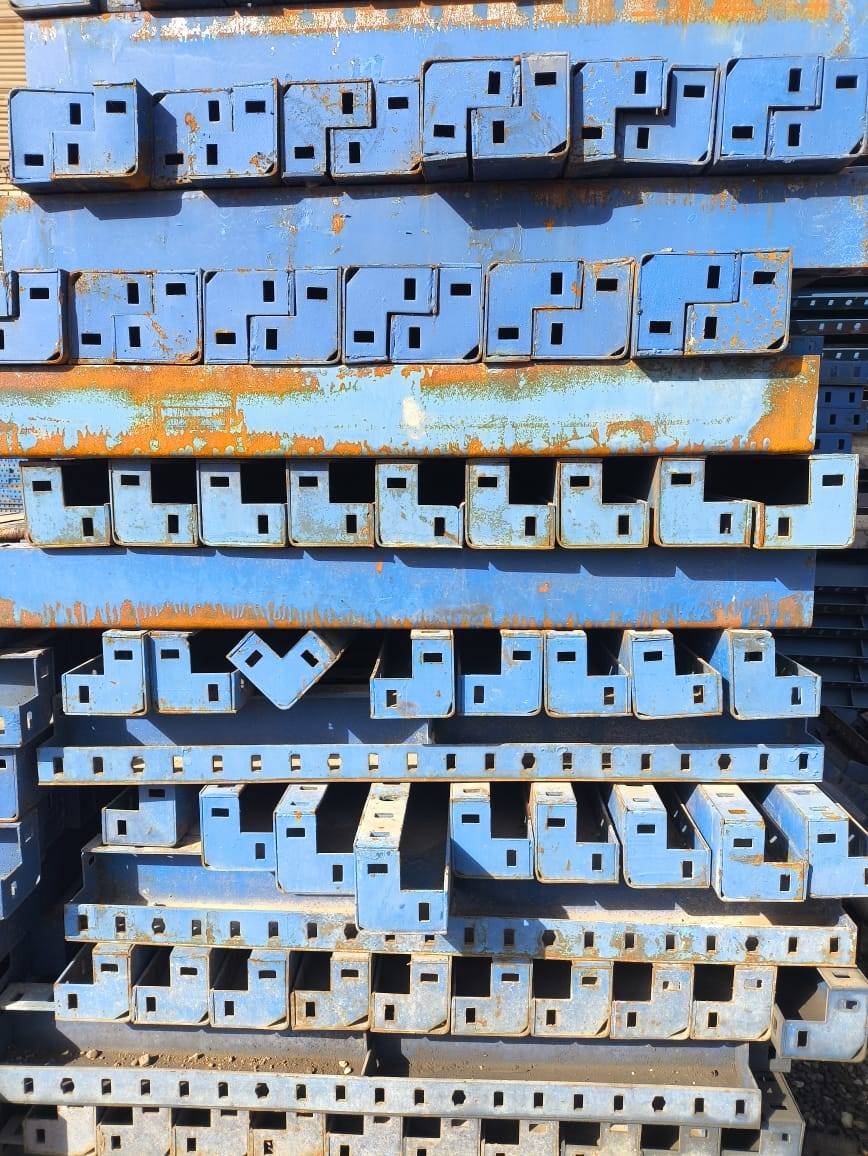 فروش و اجاره قالب های فلزی بتن و پلیمری آراز در اهواز