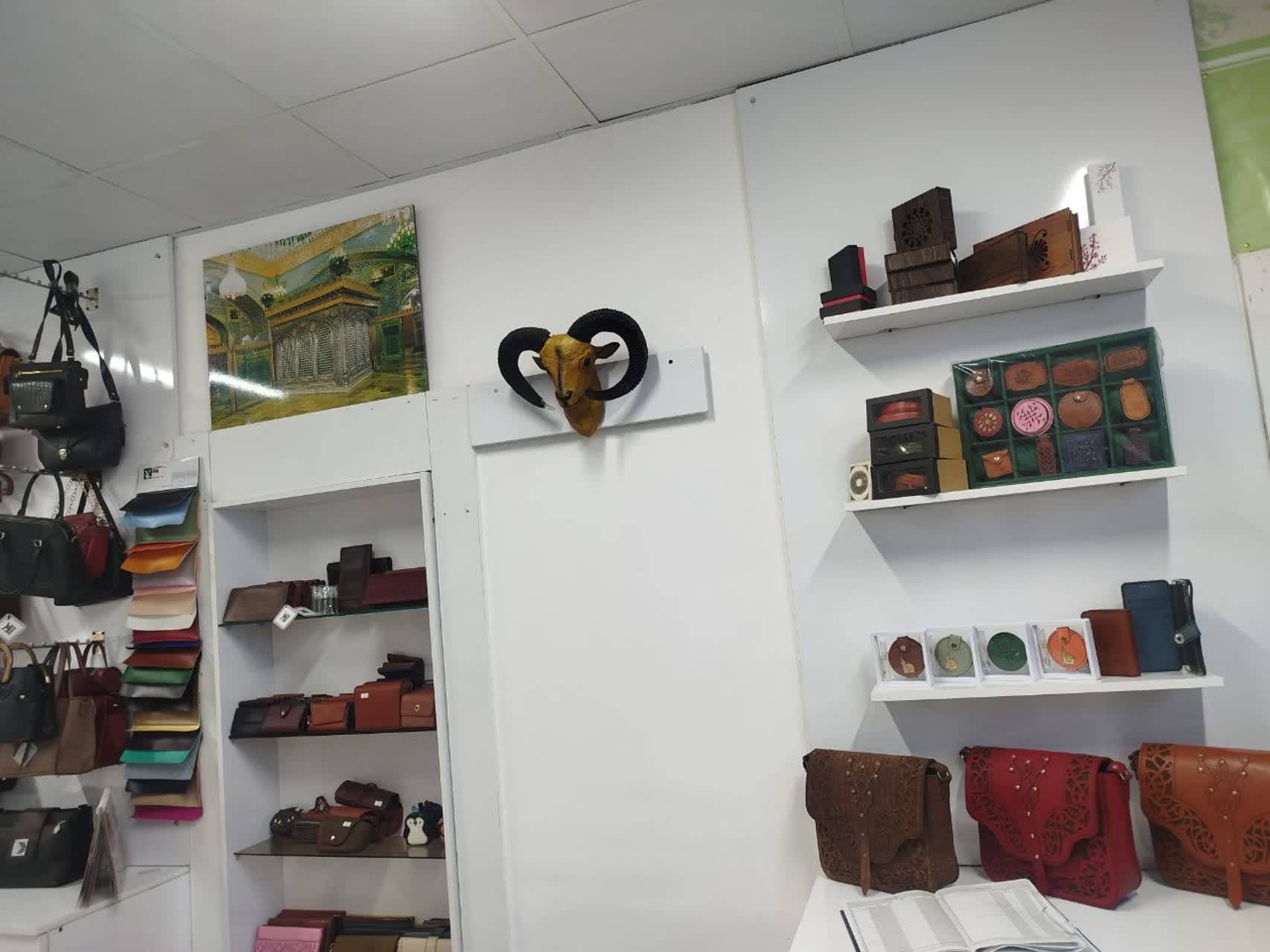 تولید و فروش کیف و کفش چرم دست دوز ایران بانو ایران چرم حسین پور در مشهد