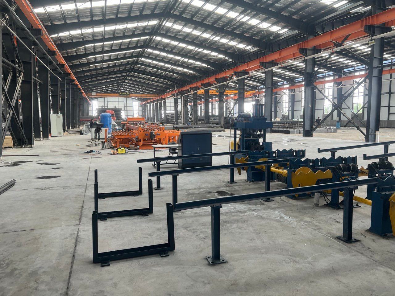 اجرا و تولید کفپوش صنعتی و افزودنی بتن آراک سازه کیهان در رشت