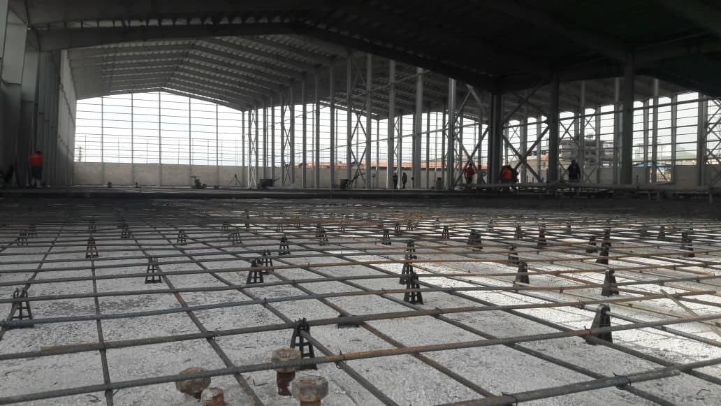 اجرا و تولید کفپوش صنعتی و افزودنی بتن آراک سازه کیهان در رشت