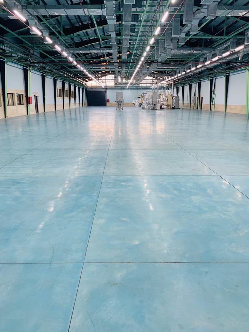 اجرا و تولید کفپوش صنعتی و افزودنی بتن آراک سازه کیهان در رشت