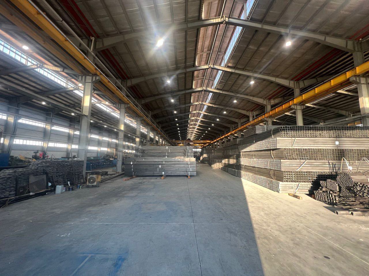 اجرا و تولید کفپوش صنعتی و افزودنی بتن آراک سازه کیهان در رشت