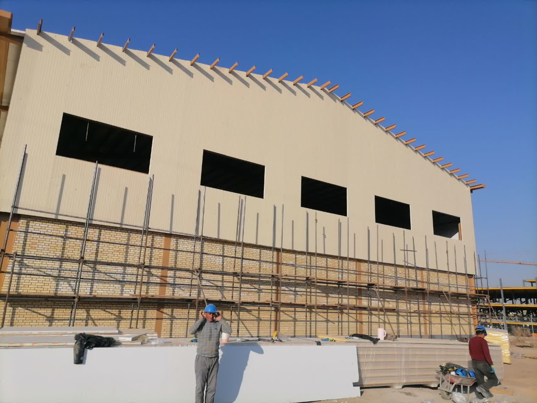 اجرای ساندویچ پانل هدایتی در اصفهان