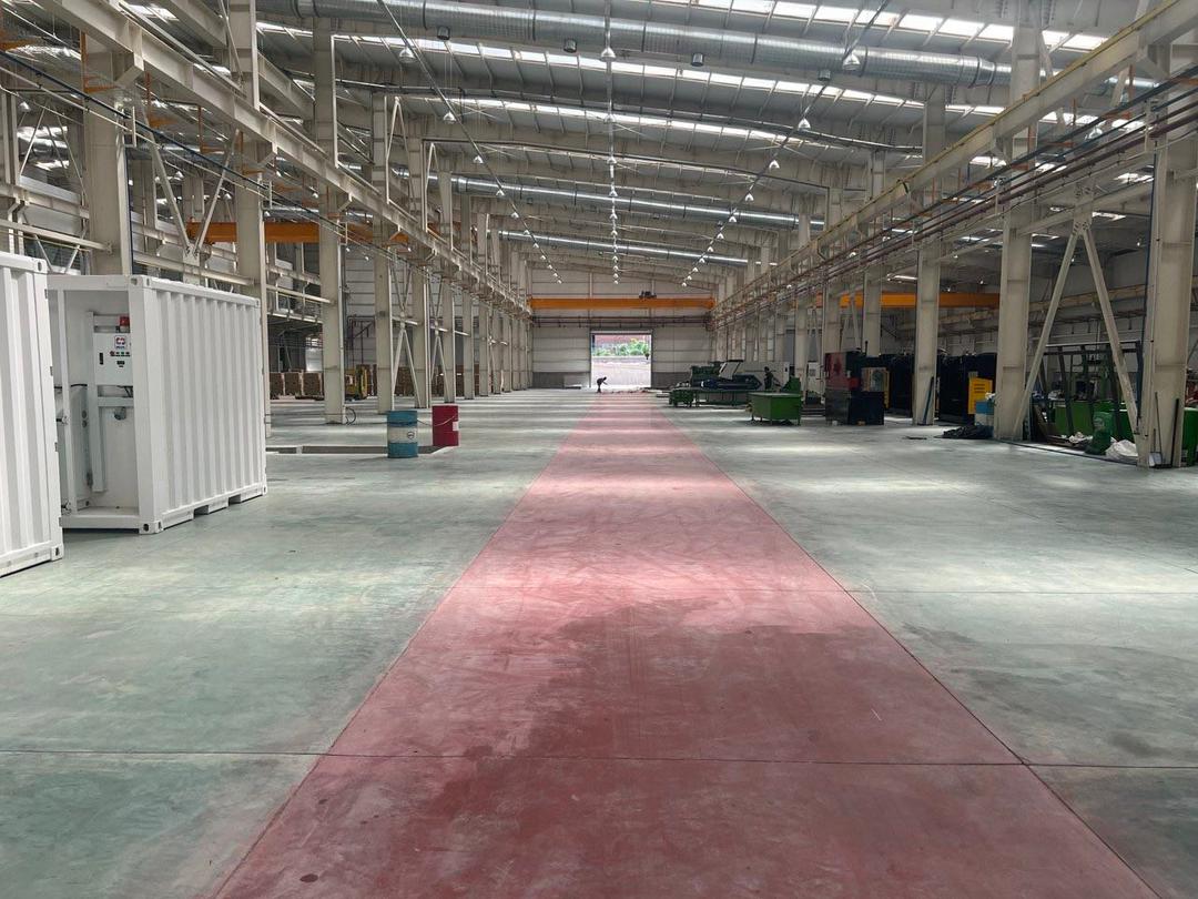 اجرا و تولید کفپوش صنعتی و افزودنی بتن آراک سازه کیهان در قم