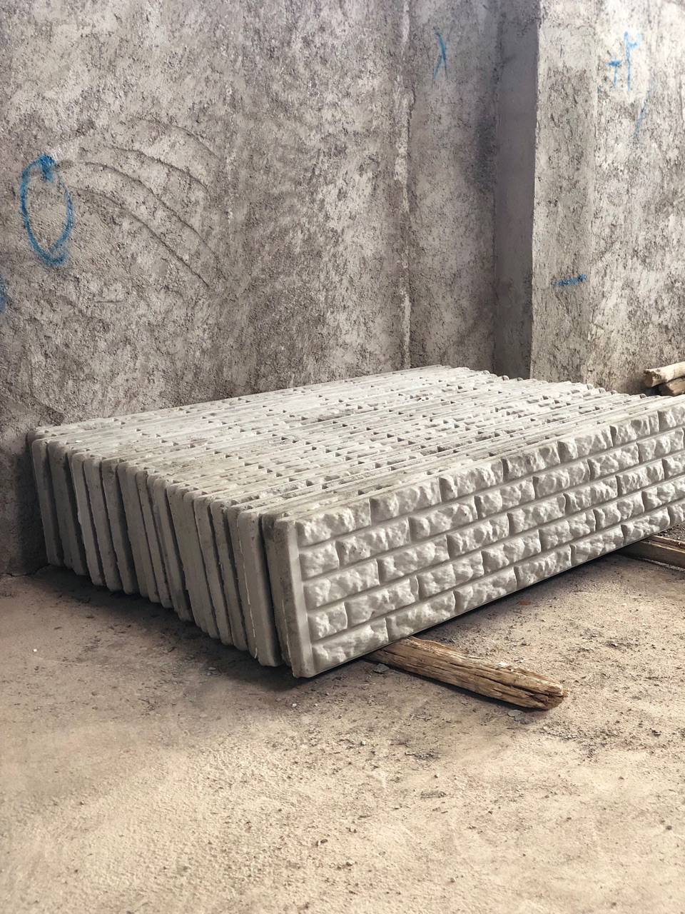 تولید و نصب دیوار پیش ساخته بتنی اکسپوز بتن نواب در کرمان