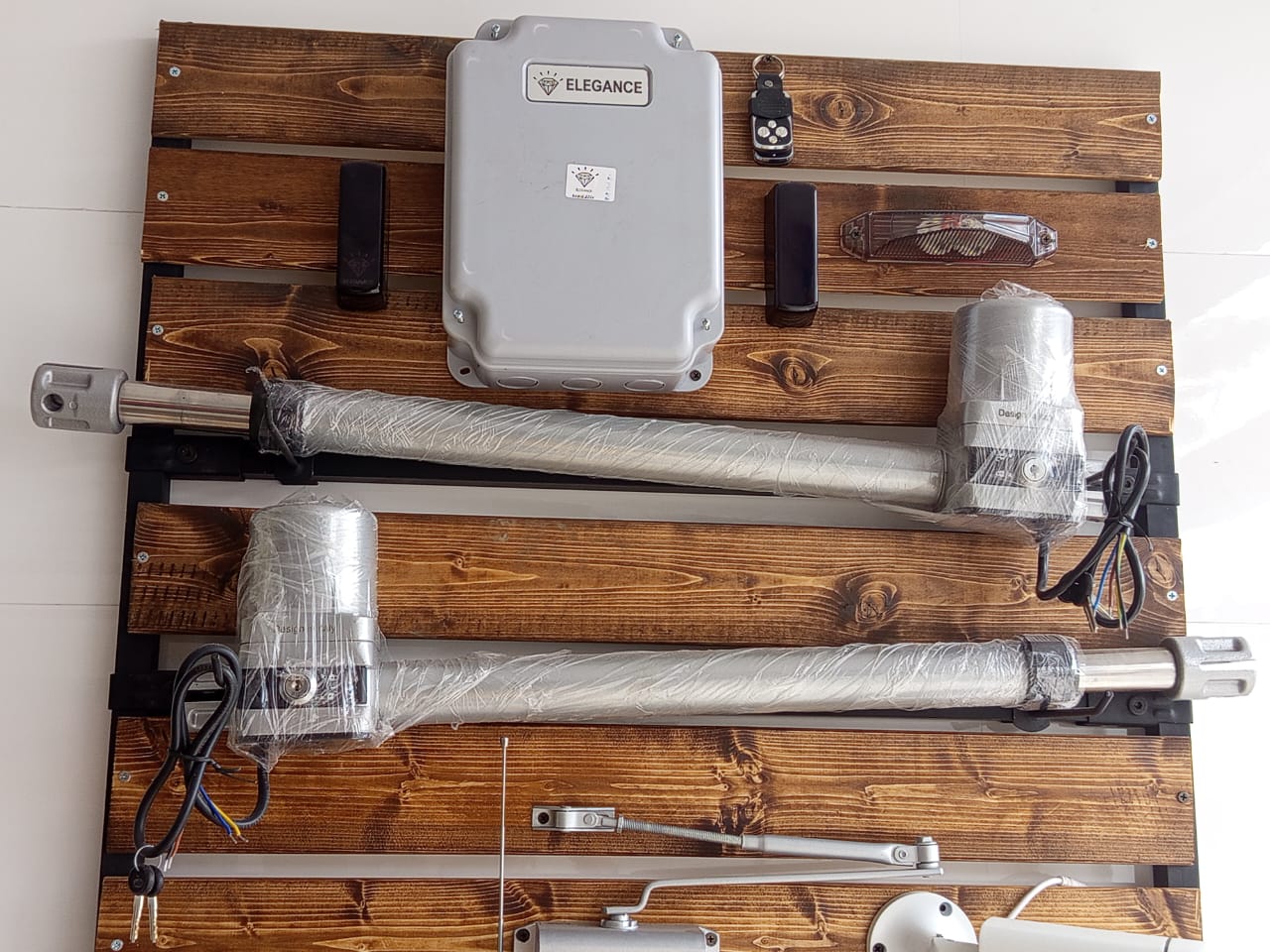 نصب  و تعمير درب و سايبان برقي  ايمن اتوماتيك در آران بيدگل