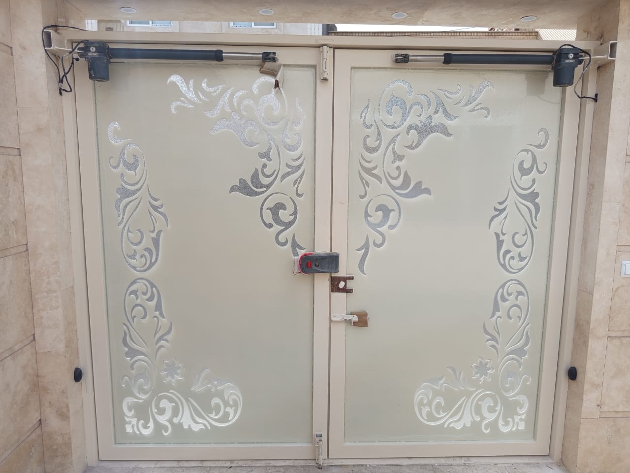 نصب  و تعمير درب و سايبان برقي  ايمن اتوماتيك در آران بيدگل