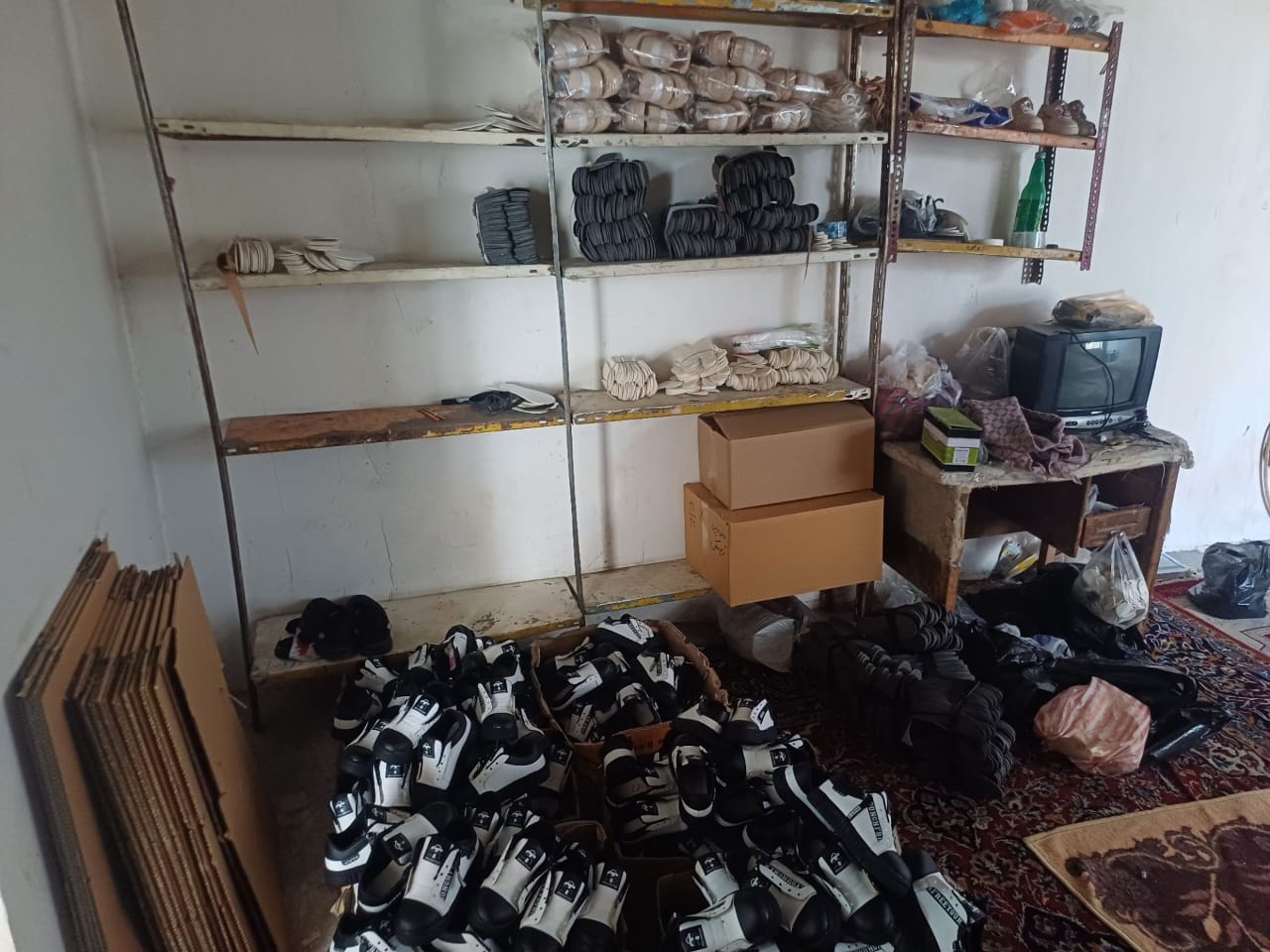 تولید و پخش عمده کفش بچگانه تن تراب در پاکدشت