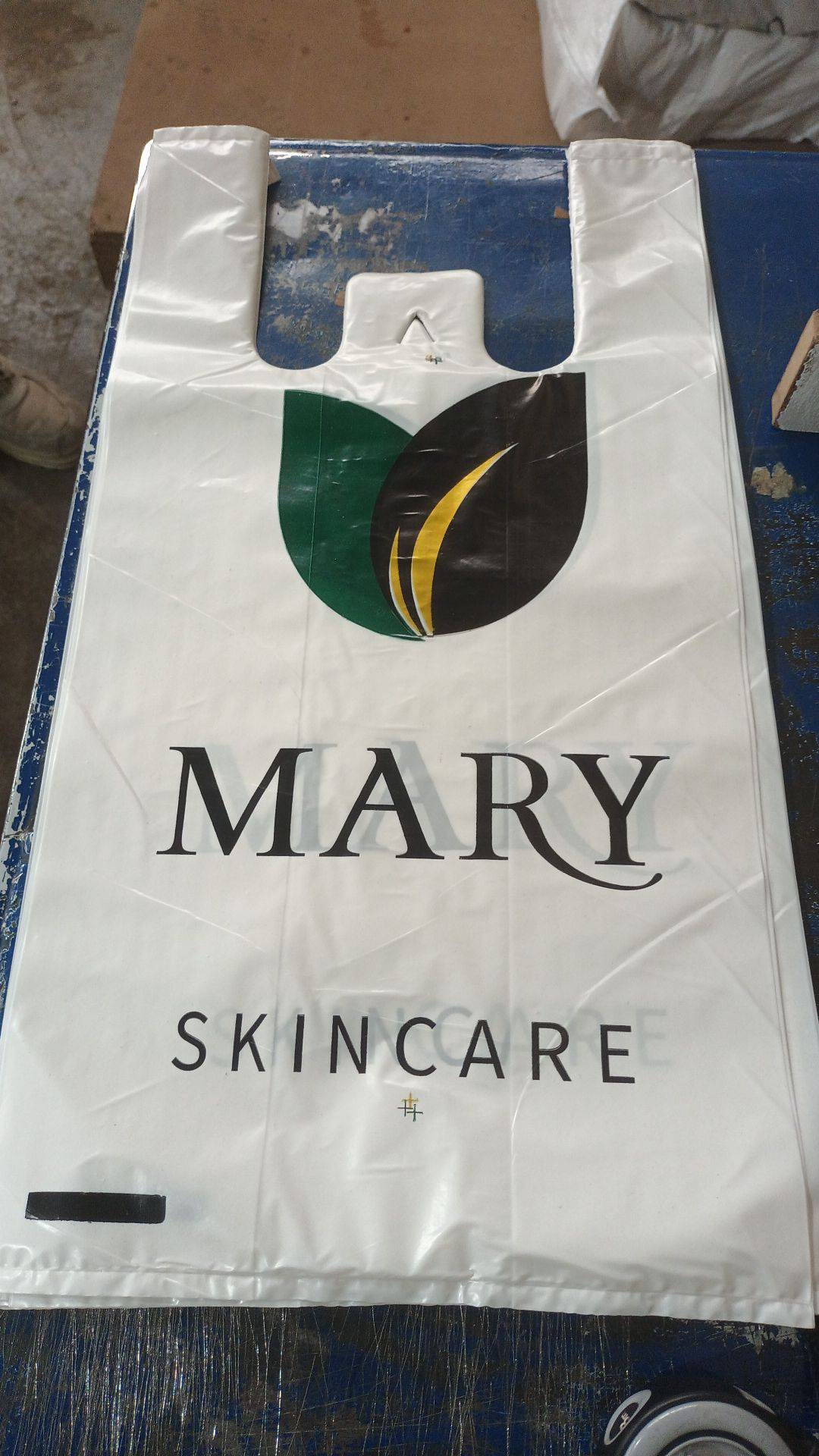 تولید نایلون چاپدار دسته‌دار ایلیا پلاست در تبریز