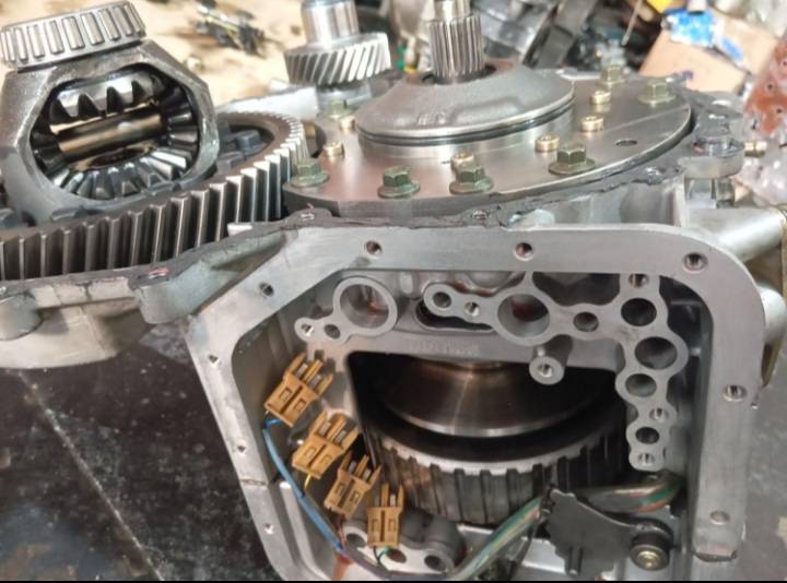 مرکز تخصصی تعمیر گیربکس اتوماتیک محمد در همدان