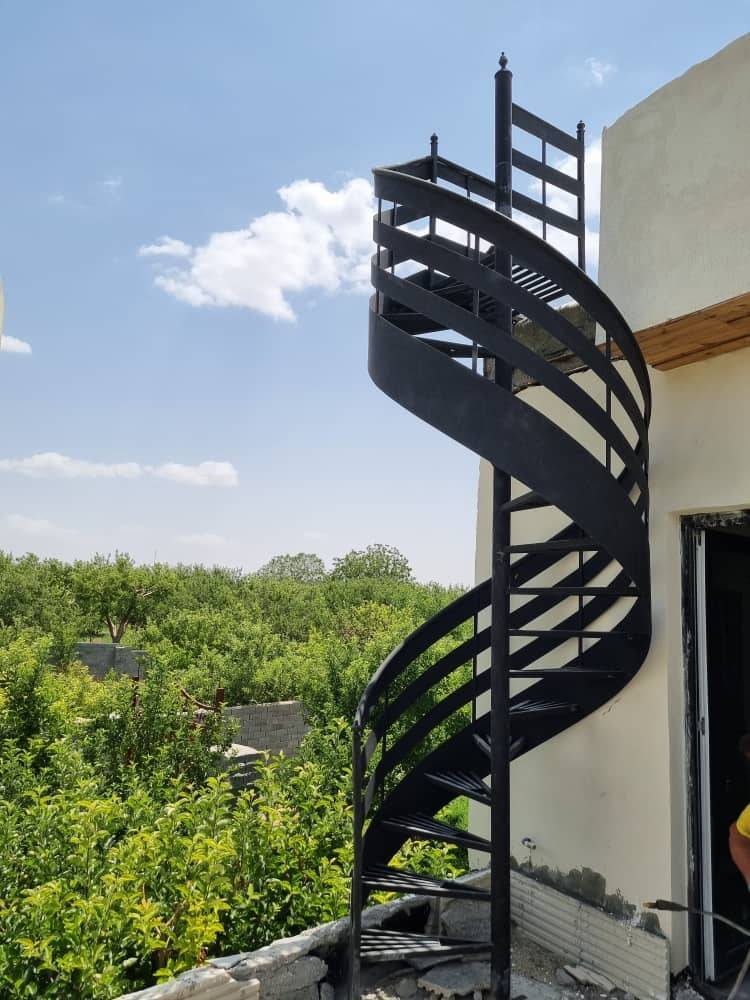 طراحی و اجرای پله دوبلکس و پله گرد مرادی در تهران