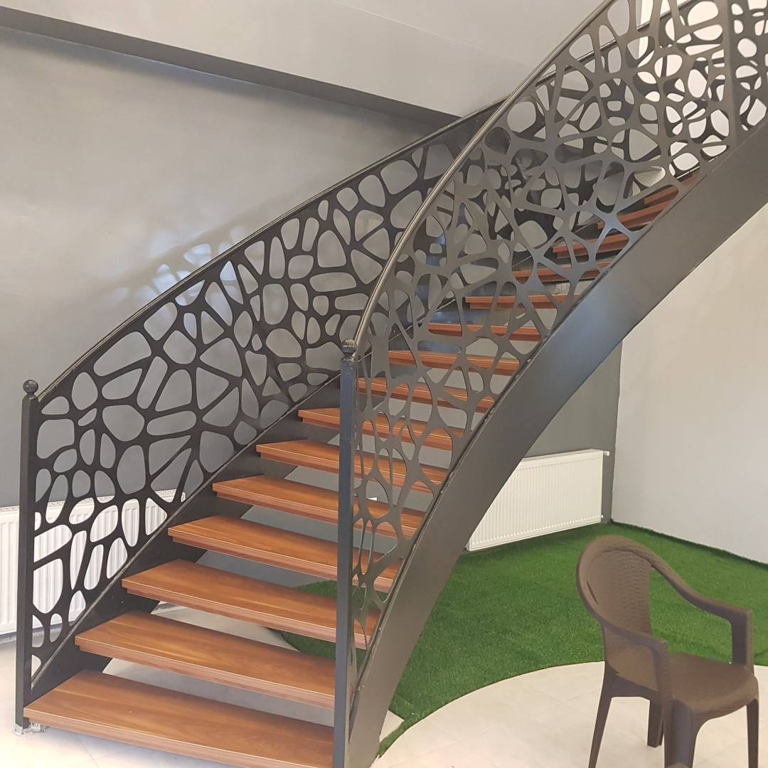 طراحی و اجرای پله دوبلکس و پله گرد مرادی در تهران