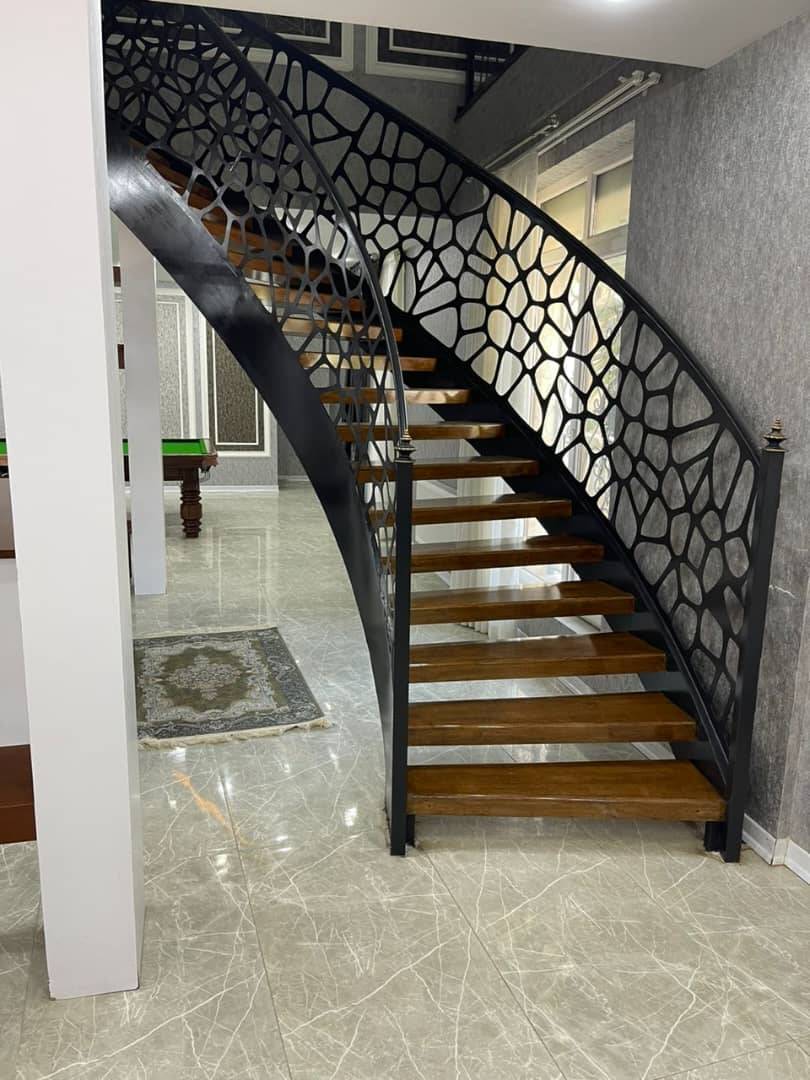 طراحی و اجرای پله دوبلکس و پله گرد مرادی در تهران