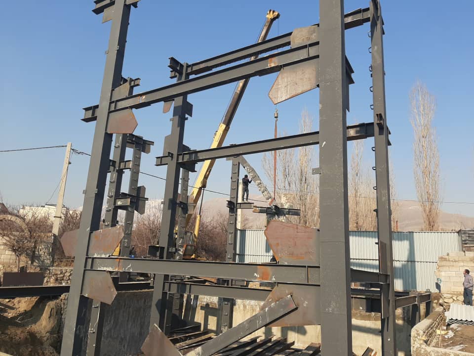 پیمانکاری سازه و اسکلت فلزی به مدیریت آقای سیروس احمدی در لواسان