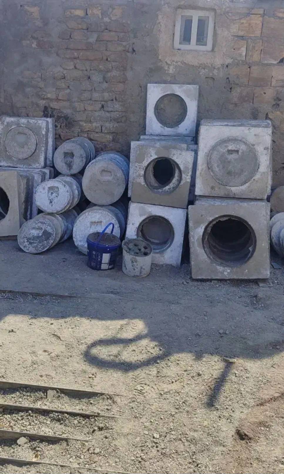 کارگاه تولید تیرچه بلوک و قطعات بتنی استحکام ایزدپناه در بم