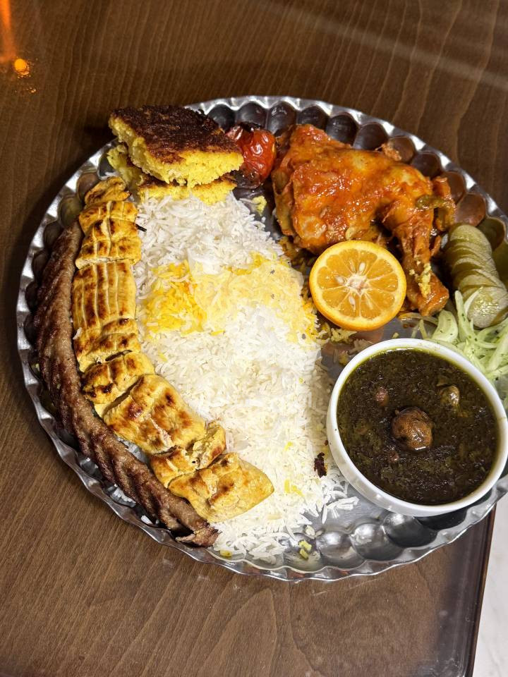 رستوران ذکاوت در قوچان