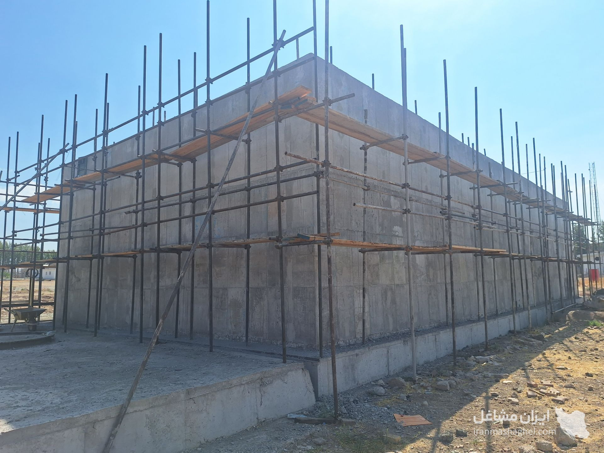 خدمات آب بندی ترمیم مخازن بتنی و استخر گروه بهار پارسه در کرج