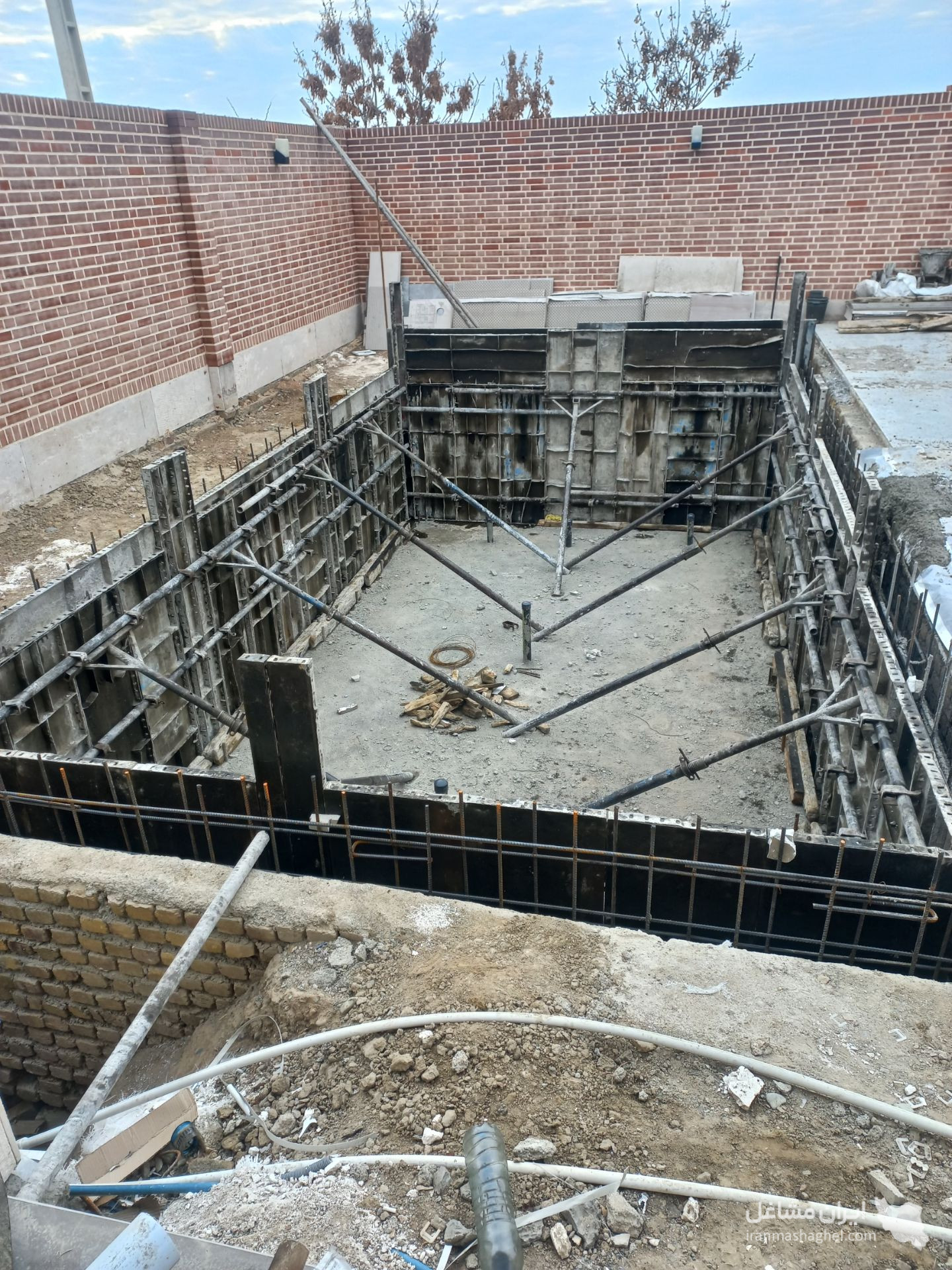خدمات آب بندی ترمیم مخازن بتنی و استخر گروه بهار پارسه در کرج