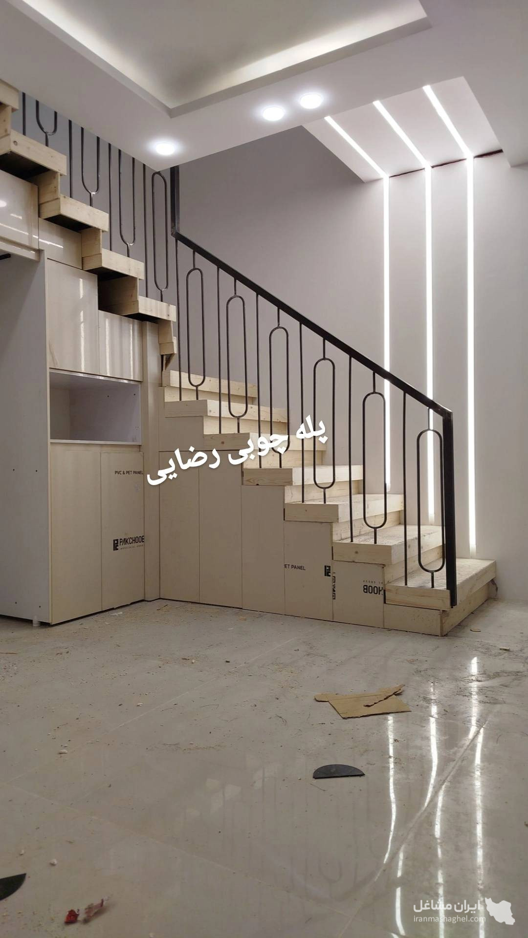 اجرای پله گرد چوبی رضایی در مشهد