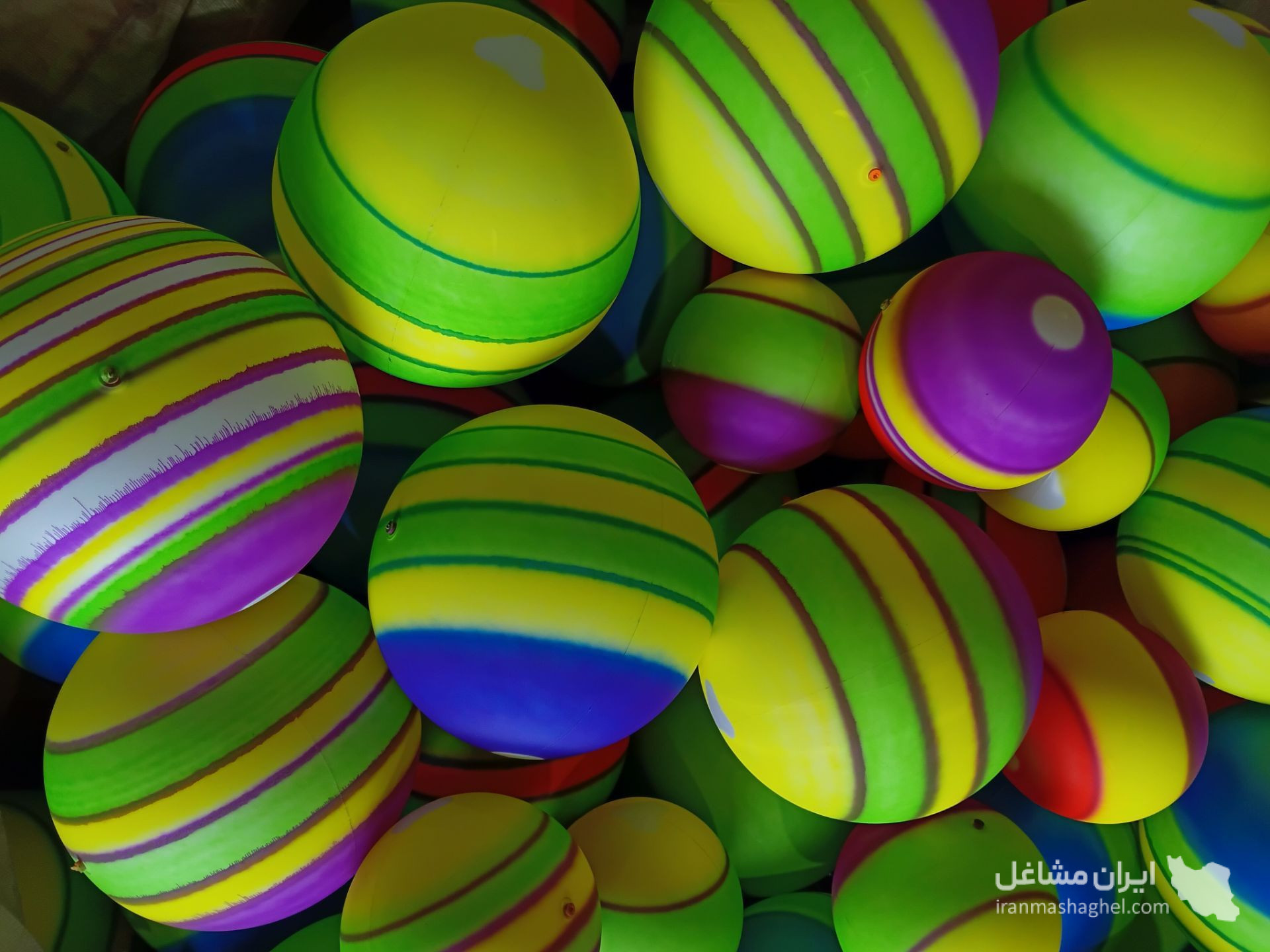 تولید و فروش عمده توپ بادی و پلاستیکی غفاریان در کاشمر