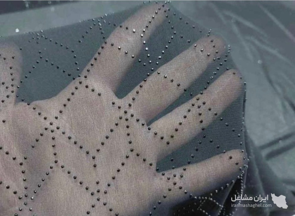 نگین زنی و نگین کاری پارچه سلیمی در بازار بزرگ تهران