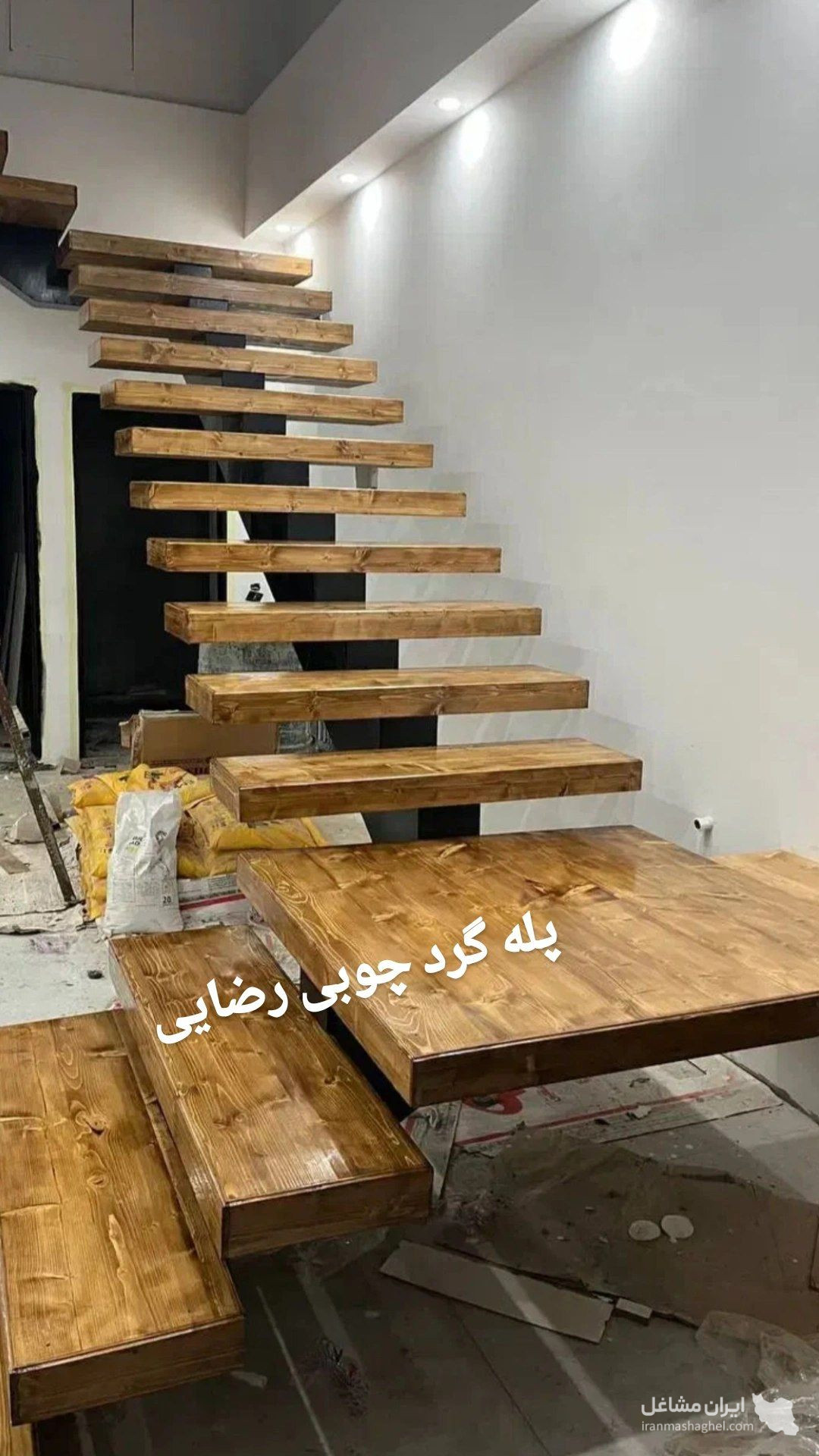 اجرای پله گرد چوبی رضایی در مشهد