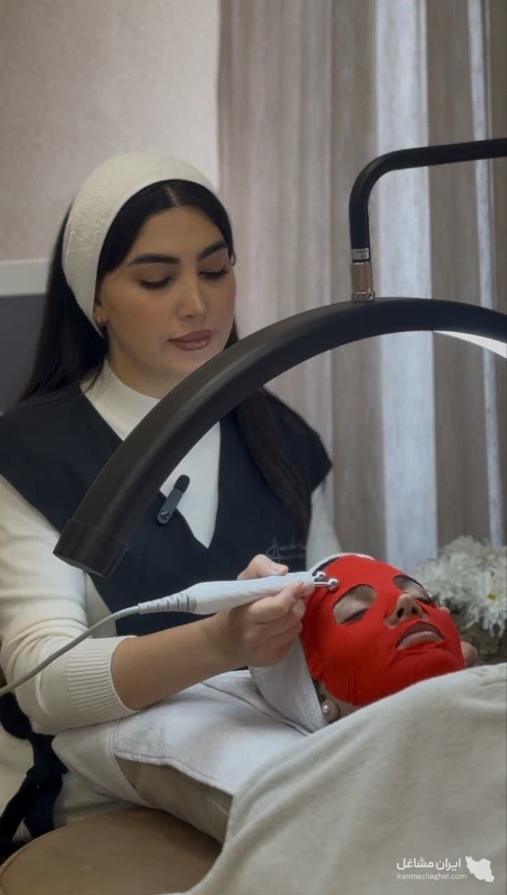 آموزش خدمات پاکسازی و فیشیال پوست پریسا رضائی در بروجرد