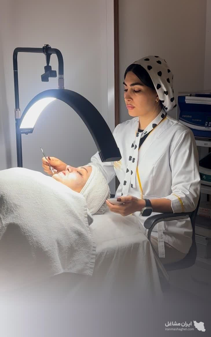 آموزش خدمات پاکسازی و فیشیال پوست پریسا رضائی در بروجرد