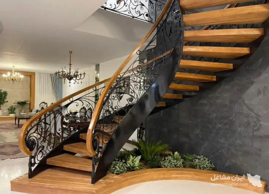 اجرای پله گرد دوبلکسی آهنی و چوبی رضایی در نیشابور