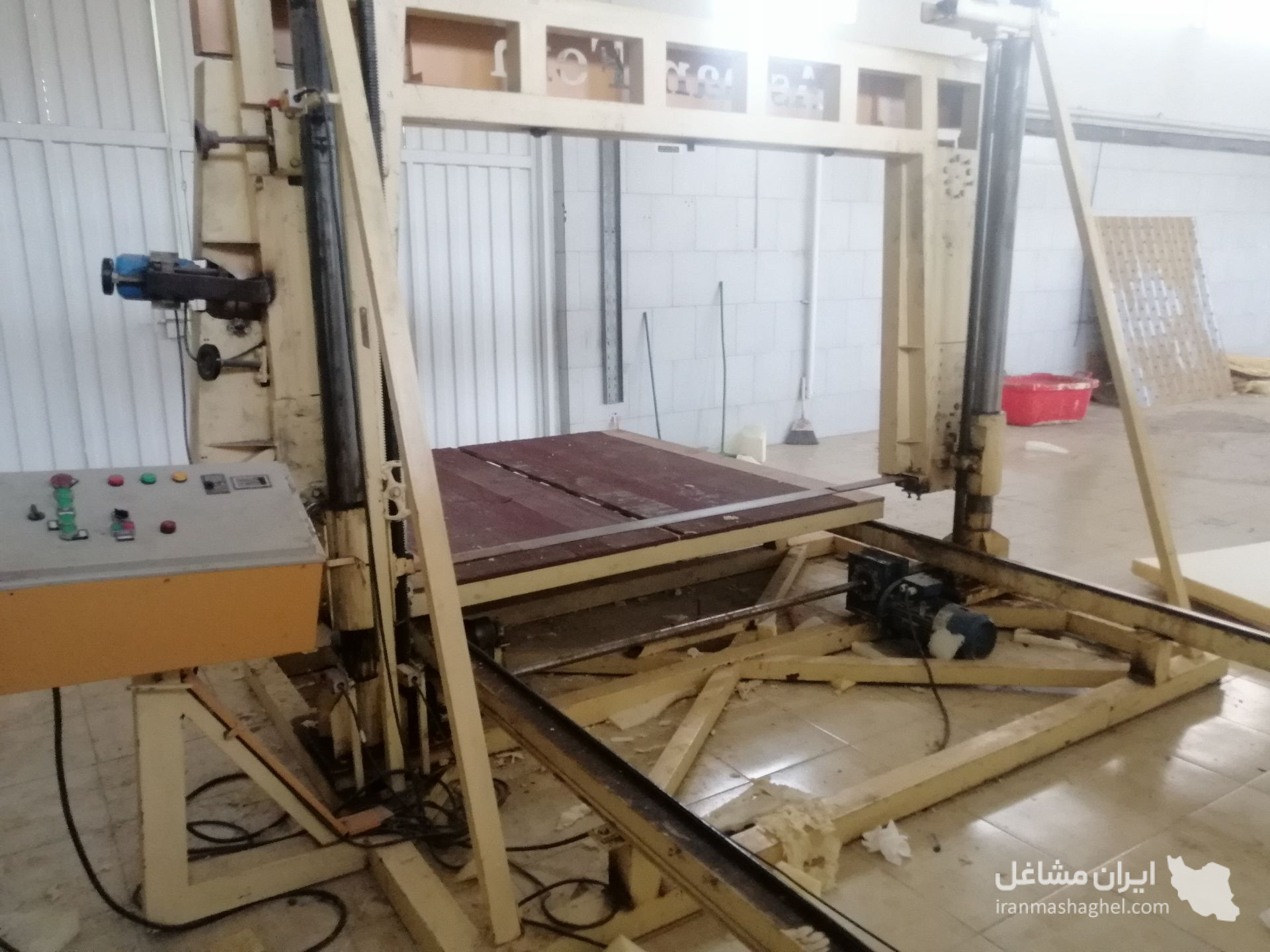 ساخت و فروش دستگاه های تولید ابر و اسفنج آسمان فوم در ارومیه