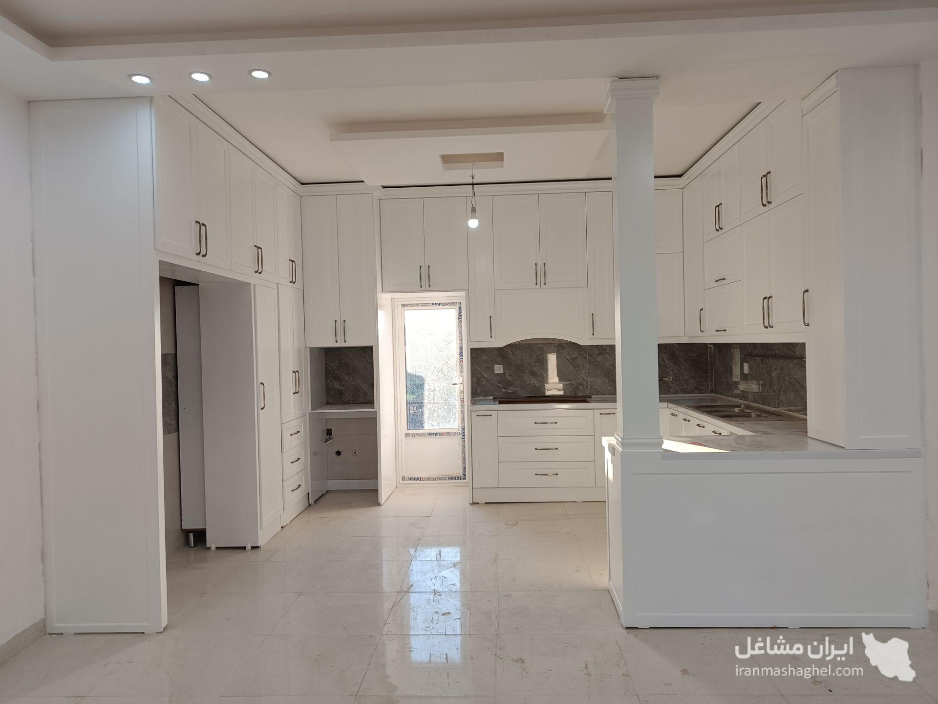 طراحی و نصب کابینت و کمددیواری دکورات به مدیریت امین جوان در فردوس