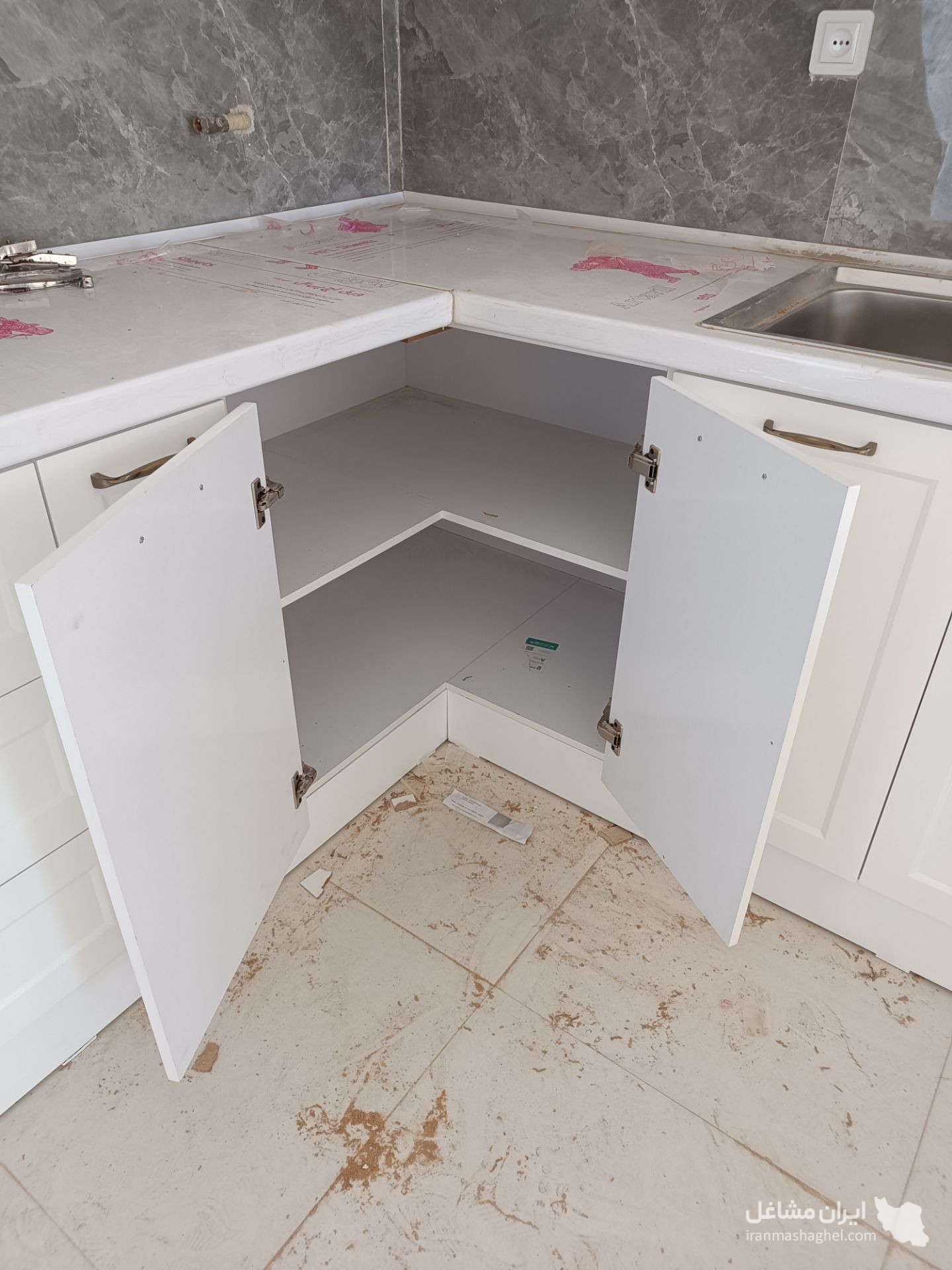 طراحی و نصب کابینت و کمددیواری دکورات به مدیریت امین جوان در فردوس